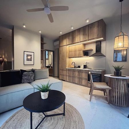 Luxurious Wooden Detail Flat In City Center Chalkís Exterior foto