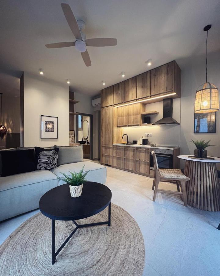 Luxurious Wooden Detail Flat In City Center Chalkís Exterior foto