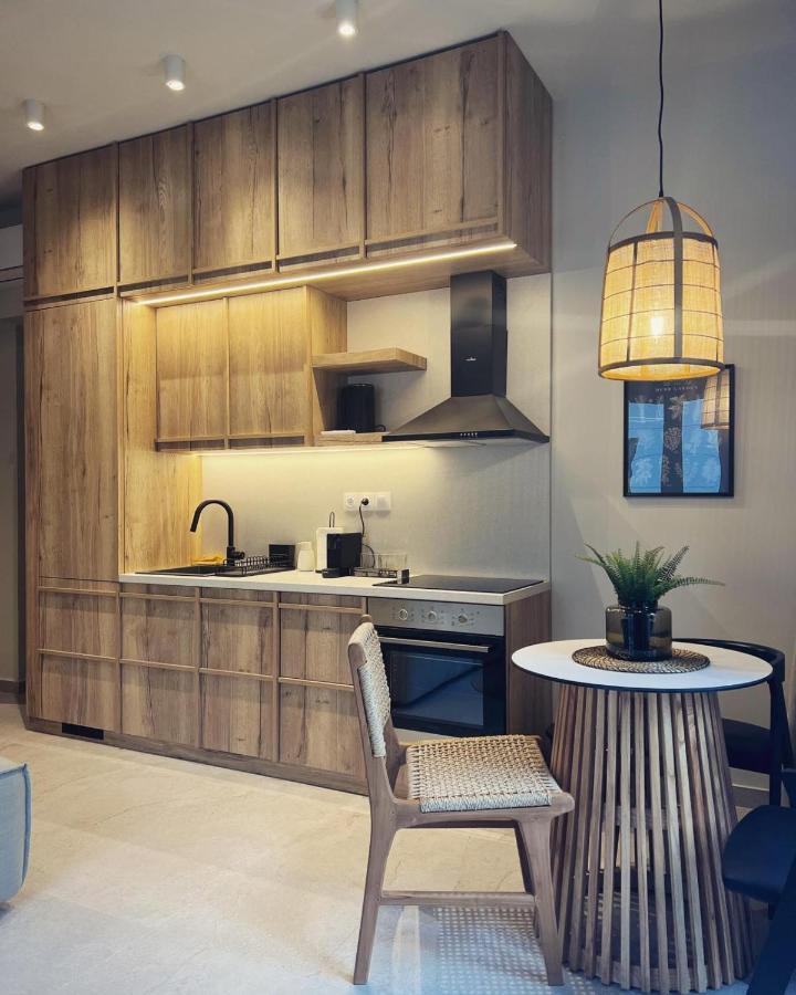 Luxurious Wooden Detail Flat In City Center Chalkís Exterior foto