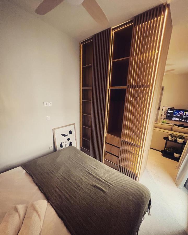 Luxurious Wooden Detail Flat In City Center Chalkís Exterior foto