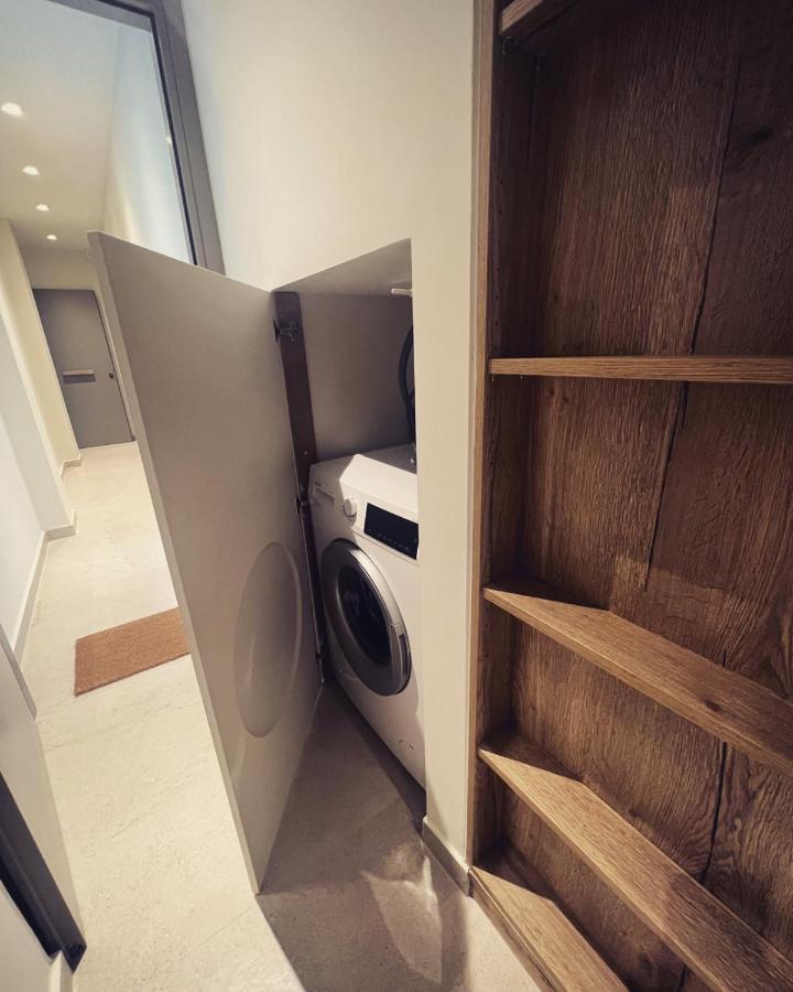 Luxurious Wooden Detail Flat In City Center Chalkís Exterior foto